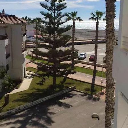 2 Bedrooms At 60 M Away From The Beach With Sea View Furnished Terrace And Wifi *